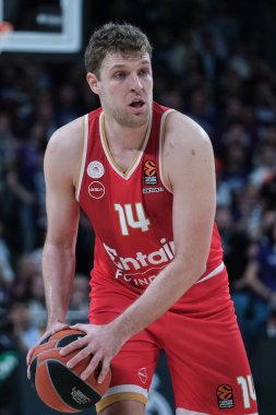 Olympiacos Pire 'den Sasha Vezenkov, 16 Ocak 2025 tarihinde İspanya' nın Movistar Arena kentinde Real Madrid ile Olympiacos arasında oynanan Türk Hava Yolları EuroLeague karşılaşmasında
