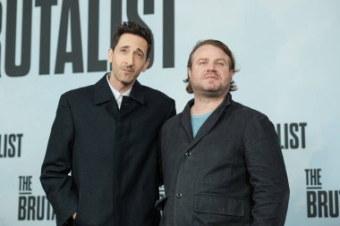 Brady Corbet ve aktör Adrien Brody 17 Ocak 2025 'te İspanya' nın Madrid kentindeki Rosewood Villamagna Oteli 'nde yapılan fotoğraf çekimine katıldılar.. 