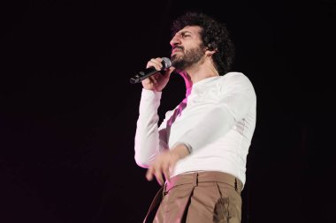 Şarkıcı Marwan Actua 17 Ocak 2025 'te İspanya' da Movistar Arena 'daki Inverfest konserinde