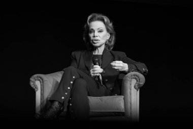 Paloma San Basilio, 20 Ocak 2025 tarihinde Madrid 'de UMusic Hotel Teatro Albniz' de düzenlenen Universal Müzik Festivali 'nin sunumuna katılmıştır.