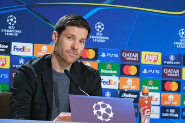 Bayer Leverkusen 'in teknik direktörü Xabi Alonso, UEFA Şampiyonlar Ligi' nde 20 Ocak 'ta Madrid' de Riyad Air Metropolitano 'da Atletico de Madrid' e karşı oynanan futbol karşılaşmasında basın toplantısı düzenledi.