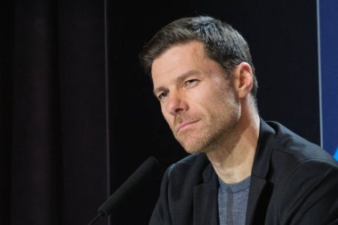 Bayer Leverkusen 'in teknik direktörü Xabi Alonso, UEFA Şampiyonlar Ligi' nde 20 Ocak 'ta Madrid' de Riyad Air Metropolitano 'da Atletico de Madrid' e karşı oynanan futbol karşılaşmasında basın toplantısı düzenledi.