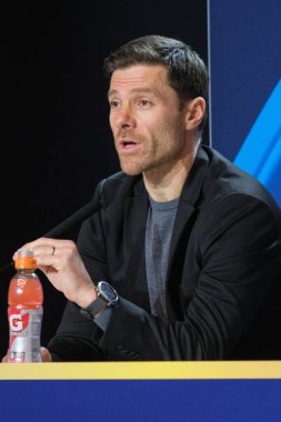 Bayer Leverkusen 'in teknik direktörü Xabi Alonso, UEFA Şampiyonlar Ligi' nde 20 Ocak 'ta Madrid' de Riyad Air Metropolitano 'da Atletico de Madrid' e karşı oynanan futbol karşılaşmasında basın toplantısı düzenledi.
