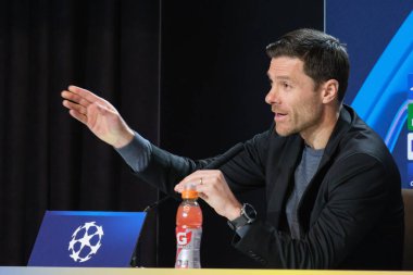 Bayer Leverkusen 'in teknik direktörü Xabi Alonso, UEFA Şampiyonlar Ligi' nde 20 Ocak 'ta Madrid' de Riyad Air Metropolitano 'da Atletico de Madrid' e karşı oynanan futbol karşılaşmasında basın toplantısı düzenledi.