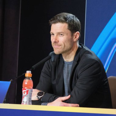 Bayer Leverkusen 'in teknik direktörü Xabi Alonso, UEFA Şampiyonlar Ligi' nde 20 Ocak 'ta Madrid' de Riyad Air Metropolitano 'da Atletico de Madrid' e karşı oynanan futbol karşılaşmasında basın toplantısı düzenledi.