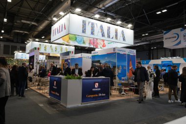 23 Ocak 2025 'te İspanya' nın IFEMA kentindeki 45. Madrid Uluslararası Turizm Fuarı 'nı ziyaret edenler