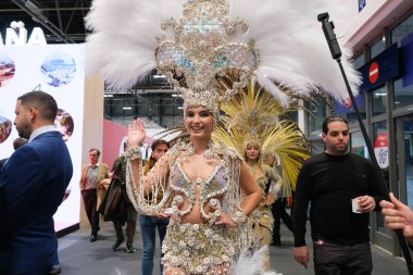 23 Ocak 2025 'te İspanya' nın IFEMA kentindeki 45. Madrid Uluslararası Turizm Fuarı 'nı ziyaret edenler