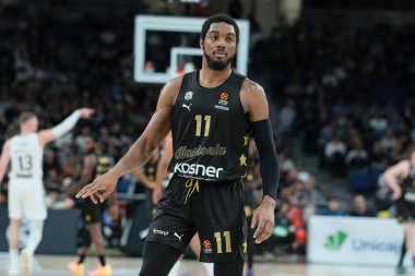 23 Ocak 2025 tarihinde İspanya 'nın Movistar Arena Madrid kentinde oynanan Real Madrid ile Baskonia Vitoria Gasteiz arasındaki EuroLeague karşılaşmasında Baskonia Forrest Trent of Baskonia