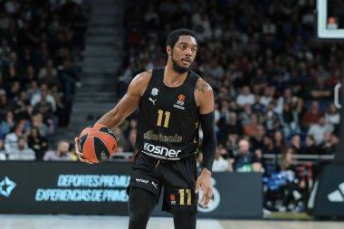 23 Ocak 2025 tarihinde İspanya 'nın Movistar Arena Madrid kentinde oynanan Real Madrid ile Baskonia Vitoria Gasteiz arasındaki EuroLeague karşılaşmasında Baskonia Forrest Trent of Baskonia