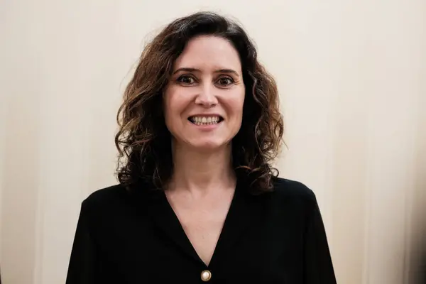 Isabel Diaz Ayuso, 28 Ocak 2025 'te İspanya' nın Madrid şehrinde Real Casa de Correos 'ta parlamento gruplarıyla yaptığı görüşmeler sırasında