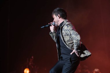 Sanatçı Coque Malla, 31 Ocak 2025 tarihinde İspanya 'nın Madrid kentinde Movistar Arena' da verdiği konserde. 
