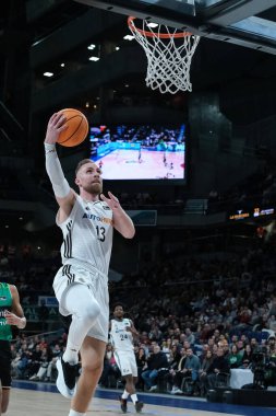 Real Madrid 'den Dzanan Musa, Real Madrid ve Joventut Badalona arasında 2 Şubat 2025 tarihinde Madrid, İspanya' da oynanan maçta.