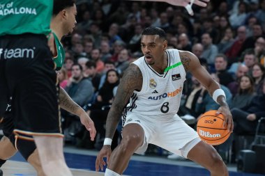 Real Madrid 'den Alberto Abalde, Real Madrid ve Joventut Badalona arasında 2 Şubat 2025 tarihinde Madrid, İspanya' da oynanan maçta.