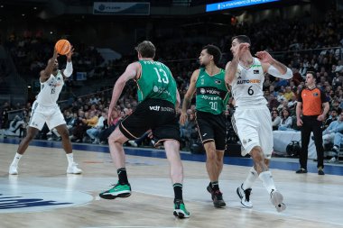 Real Madrid 'den Alberto Abalde, Real Madrid ve Joventut Badalona arasında 2 Şubat 2025 tarihinde Madrid, İspanya' da oynanan maçta.