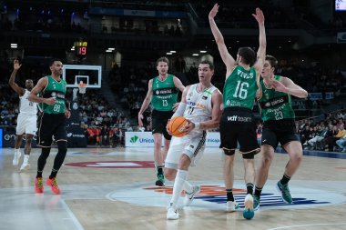 Real Madrid 'den Mario Hezonja, Real Madrid ve Joventut Badalona arasında 2 Şubat 2025 tarihinde Madrid, İspanya' da oynanan maçta.