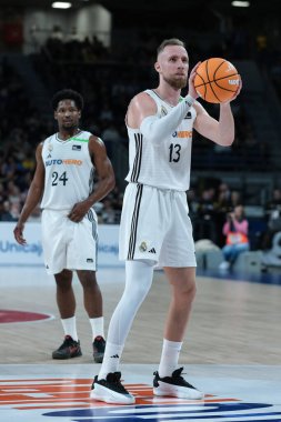 Real Madrid 'den Dzanan Musa, Real Madrid ve Joventut Badalona arasında 2 Şubat 2025 tarihinde Madrid, İspanya' da oynanan maçta.
