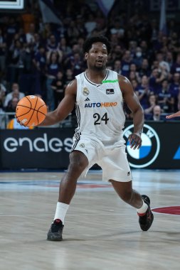 Real Madrid ve Joventut Badalona arasında 2 Şubat 2025 tarihinde Madrid 'de oynanan Movistar Arena' da oynanan maç sırasında Real Madrid