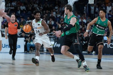 Real Madrid ve Joventut Badalona arasında 2 Şubat 2025 tarihinde Madrid 'de oynanan Movistar Arena' da oynanan maç sırasında Real Madrid