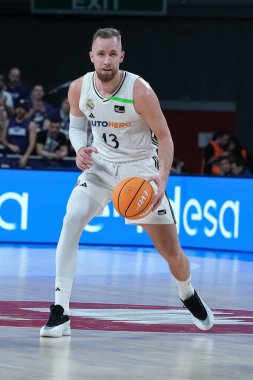 Real Madrid 'den Dzanan Musa, Real Madrid ve Joventut Badalona arasında 2 Şubat 2025 tarihinde Madrid, İspanya' da oynanan maçta.