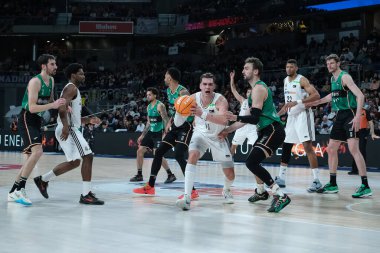 Real Madrid 'den Mario Hezonja, Real Madrid ve Joventut Badalona arasında 2 Şubat 2025 tarihinde Madrid, İspanya' da oynanan maçta.