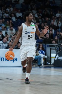 Real Madrid ve Joventut Badalona arasında 2 Şubat 2025 tarihinde Madrid 'de oynanan Movistar Arena' da oynanan maç sırasında Real Madrid