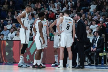 Real Madrid ve Joventut Badalona arasında 2 Şubat 2025 tarihinde Madrid 'de oynanan Movistar Arena' da oynanan maç sırasında Real Madrid