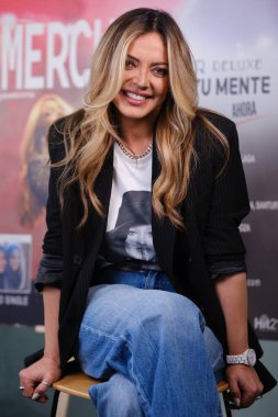 Şarkıcı Merche, 3 Şubat 2035 'te İspanya' da gerçekleştirdiği yeni gösterinin sunumu sırasında buradan geçer.