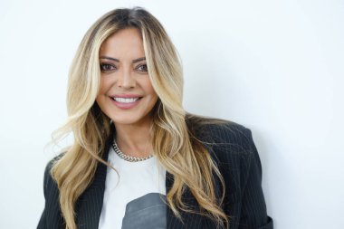 Şarkıcı Merche, 3 Şubat 2035 'te İspanya' da gerçekleştirdiği yeni gösterinin sunumu sırasında buradan geçer.