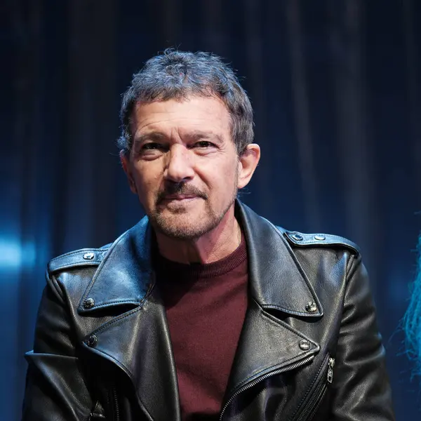 Antonio Banderas, 4 Şubat 2025 'te Madrid' de Apolo Tiyatrosu 'nda sunulan' Gypsy 'müzikalinin sunumu sırasında
