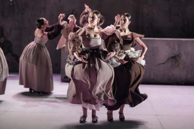 Flamenko dansçısı Pineda 'nın 5 Şubat' ta Madrid 'deki Matadero' da düzenlenen Flamenko de Andaluca balesi sırasında sahne alır.