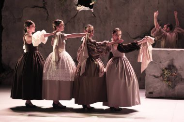 Flamenko dansçısı Pineda 'nın 5 Şubat' ta Madrid 'deki Matadero' da düzenlenen Flamenko de Andaluca balesi sırasında sahne alır.