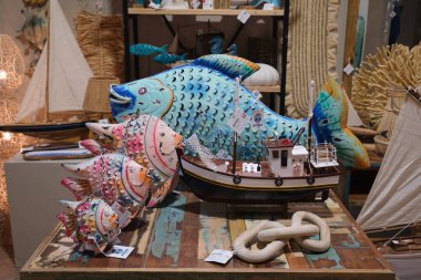 Madrit 'teki Ifema' daki InterTERGIFT 2025 Uluslararası Dekorasyon Sergisi 'nde dekoratif unsurlar sergilenmektedir. 7 Şubat 2025 Madrid, İspanya