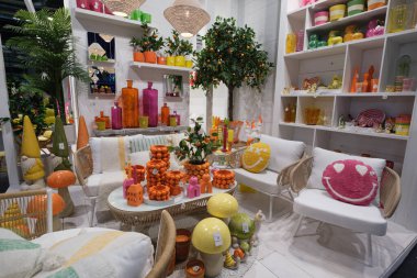 Madrit 'teki Ifema' daki InterTERGIFT 2025 Uluslararası Dekorasyon Sergisi 'nde dekoratif unsurlar sergilenmektedir. 7 Şubat 2025 Madrid, İspanya