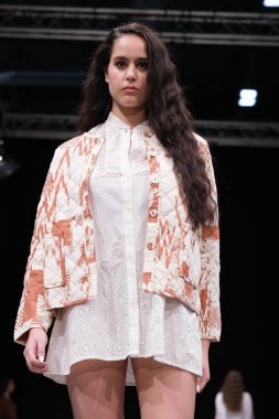 İspanya 'nın 9 Şubat 2025 tarihinde Madrid IFEMA' da KAPDACASA tasarımı ile bir model geçit töreni düzenlenmiştir.