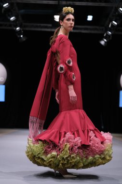 İspanya 'nın 9 Şubat 2025 tarihinde Madrid IFEMA' da Essdm tasarımı ile bir model geçit töreni düzenledi.