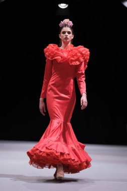 İspanya 'nın 9 Şubat 2025 tarihinde Madrid IFEMA' da Essdm tasarımı ile bir model geçit töreni düzenledi.