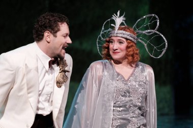 Marta Arteta, 11 Şubat 2025 tarihinde İspanya 'nın Madrid kentindeki Fernan Gomez tiyatrosunda La senorita de Trevelez' in sunumu sırasında sahne almaktadır.