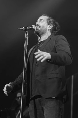  Şarkıcı-söz yazarı Andres Suarez, Pablo Milanes 'e verilen' Eternamente Pablo 'konseri sırasında 12 Şubat 2025 tarihinde Madrid, İspanya' da Movistar Arena 'da konser vermiştir.. 