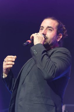  Şarkıcı-söz yazarı Andres Suarez, Pablo Milanes 'e verilen' Eternamente Pablo 'konseri sırasında 12 Şubat 2025 tarihinde Madrid, İspanya' da Movistar Arena 'da konser vermiştir.. 