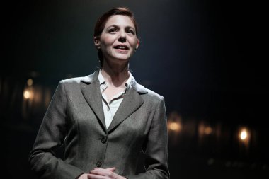 Manuela Velasco, 13 Şubat 2025 tarihinde İspanya 'nın Madrid Abadia tiyatrosunda El silla K. Cartas desde el olvido sırasında sahne almaktadır.