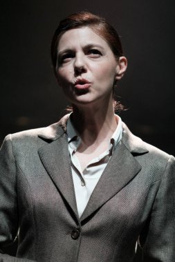 Manuela Velasco, 13 Şubat 2025 tarihinde İspanya 'nın Madrid Abadia tiyatrosunda El silla K. Cartas desde el olvido sırasında sahne almaktadır.