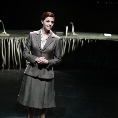 Manuela Velasco, 13 Şubat 2025 tarihinde İspanya 'nın Madrid Abadia tiyatrosunda El silla K. Cartas desde el olvido sırasında sahne almaktadır.