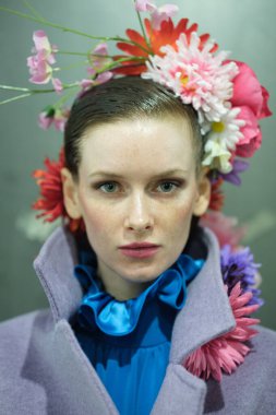 Madrid 'de Delafuente' nin Moda Haftası 'nda Moda tasarımı için 16 Şubat 2025' te Plaza de la Villa de Madrid 'de bir model geçit töreni düzenlenmiştir.