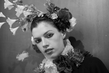 Madrid 'de Delafuente' nin Moda Haftası 'nda Moda tasarımı için 16 Şubat 2025' te Plaza de la Villa de Madrid 'de bir model geçit töreni düzenlenmiştir.