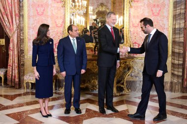  İspanya Kralı VI. Felipe ve İspanya Kraliçesi Letiza, Mısır Arap Cumhuriyeti Başkanı Abdel Fatah Al Sisi 'yi 19 Şubat 2025 tarihinde Madrid' deki Kraliyet Sarayı 'nda öğle yemeği için kabul etti.