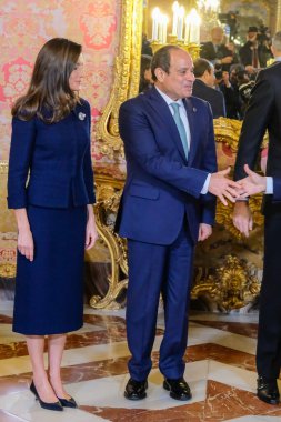 İspanya Kralı VI. Felipe ve İspanya Kraliçesi Letiza, Mısır Arap Cumhuriyeti Başkanı Abdel Fatah Al Sisi 'yi 19 Şubat 2025 tarihinde Madrid' deki Kraliyet Sarayı 'nda öğle yemeği için kabul etti.
