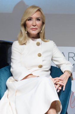 Carmen Lomana kitabı Pasin Por La Vida 'yı 19 Şubat 2025 tarihinde Madrid' de Club Monteetti 'de sunar.