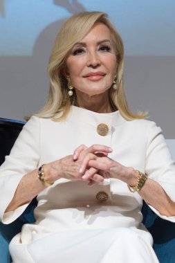 Carmen Lomana kitabı Pasin Por La Vida 'yı 19 Şubat 2025 tarihinde Madrid' de Club Monteetti 'de sunar.