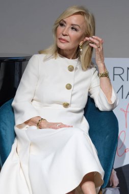 Carmen Lomana kitabı Pasin Por La Vida 'yı 19 Şubat 2025 tarihinde Madrid' de Club Monteetti 'de sunar.