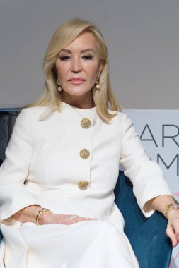 Carmen Lomana kitabı Pasin Por La Vida 'yı 19 Şubat 2025 tarihinde Madrid' de Club Monteetti 'de sunar.